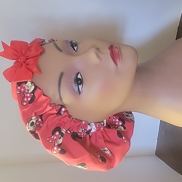 Satin inside bonnet - Picture 2 of 4